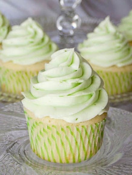 Lime Buttercream, Key Lime Cupcakes, Key Lime Cake, Lime Cupcakes, Green Cupcakes, Lime Cake, Baking Cupcakes, Yummy Cupcakes, Dessert Cupcakes