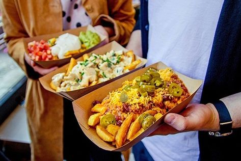 How to Start a Food Cart Business: a Step-by-Step Guide for Starting Entrepreneurs - BizzOnWheels Food Cart Business, Vegan Food Truck, Street Food Business, Food Business Ideas, Food Truck Business, Food Cart Design, Food Truck Design, Food Stands, Poutine