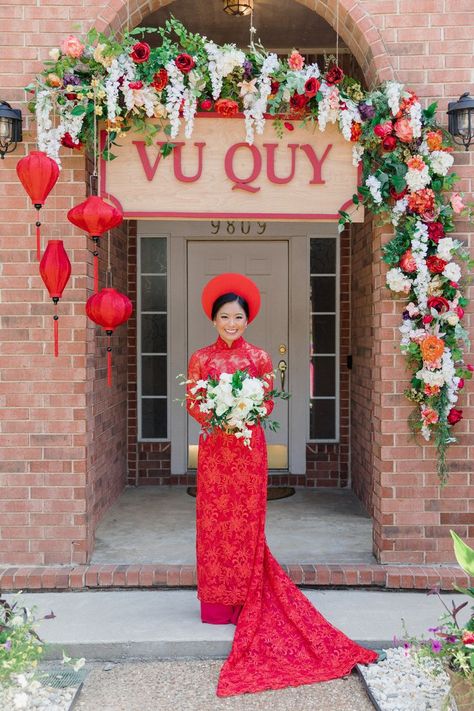 Bride's ao dai is from Ao Dai Vinh in Vietnam. Vu quy sign is made from wood and cut styrofoam. Faux florals from Hobby Lobby. Paper lanterns from Amazon. (Cameron and Elizabeth Photography) Vietnamese Tea Ceremony, Traditional Vietnamese Wedding, Wedding Ao Dai, Tea Ceremony Wedding, Vietnamese Tea, Champagne Wedding Colors, Qipao Wedding, Wedding Wishlist, Garden Party Theme