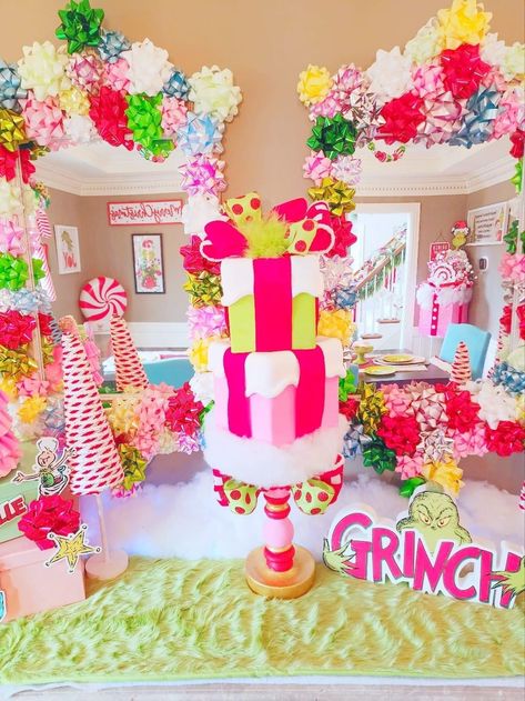 Grinch Birthday, Whimsical Christmas Decor, Grinch Christmas Party, Whoville Christmas, Grinch Christmas Tree, Grinch Party, Christmas Cake Designs, Grinch Christmas Decorations, Christmas Window Decorations