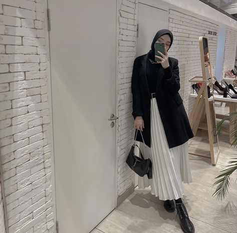 Blazer And Skirt Outfits Hijab, Modest Work Outfits, Modest Girly Outfits, Stylish Outfits Casual, Muslim Style, Modern Hijab Fashion, Hijab Style Casual, Fasion Outfits, Hijabi Style