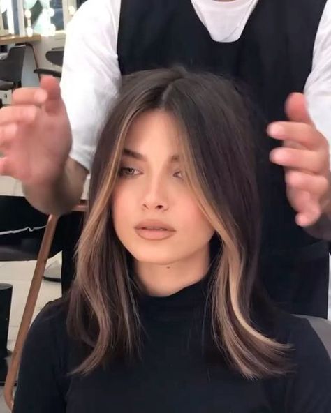 Hair Contouring, Hair Color Underneath, Brunette Hair With Highlights, Dark Hair With Highlights, Brown Hair Balayage, Chic Hairstyles, Hair Inspiration Color, Hair Inspo Color, Hair Envy