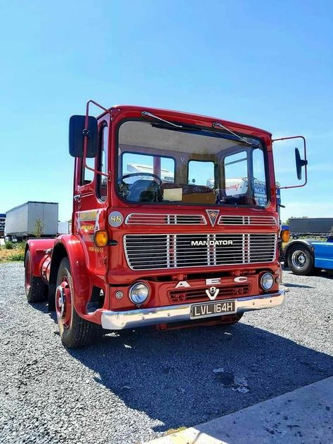 Transport Pictures, Old Wagons, Old Commercials, Old Lorries, Car Badges, Classic Truck, Vintage Trucks, Classic Trucks, Cool Trucks