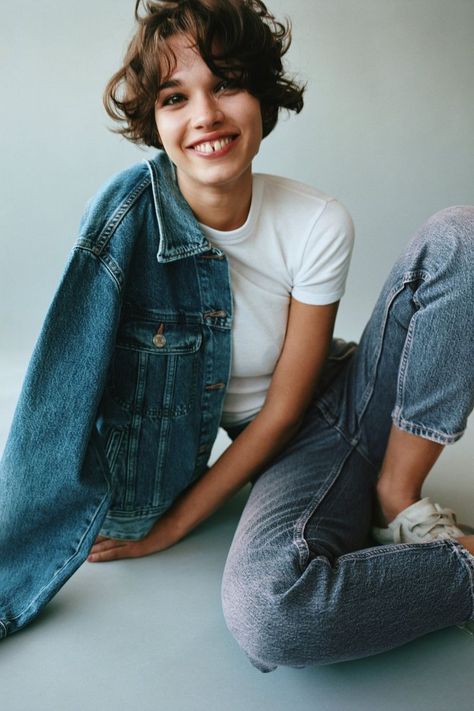 Denim x Matteo Montanari (Zara) Matteo Montanari, Graduation Style, Comfortable Jeans, Collar Jacket, Cropped Denim Jacket, Portrait Inspiration, Happy Colors, Studio Portraits, Cropped Denim