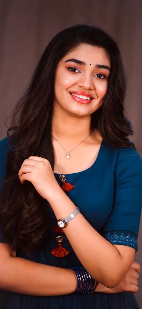 Krithi Setty, Krithi Shetty, Actress Without Makeup, Beautiful Dresses Short, Beauty Images, Beauty Pictures, Aishwarya Rai, Actor Photo, Blonde Girl