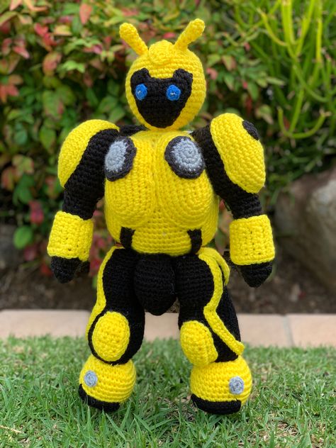 Amigurumi Transformer Bumblebee, Crochet Boys, 2024 Crochet, Crochet Heart Blanket, Disney Crochet Patterns, Cozy Crochet Patterns, Transformers Bumblebee, Crochet Goodies, Crochet For Boys