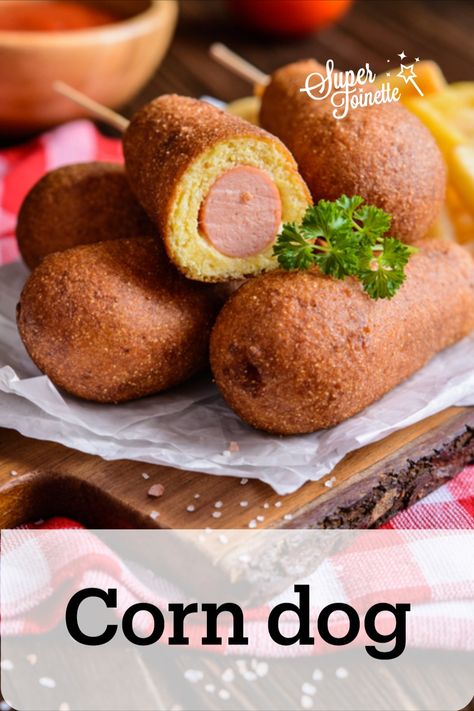 Vous connaissiez sans doute le hot-dog ? Eh bien considérez-le désormais comme l'ancêtre du corn dog ! Le corn dog, c'est un délicieux beignet salé à la saucisse, à déguster sur le pousse pour régaler les papilles des petits et grands ! 😉 Sausage Wrap, Corndog Recipe, Corn Dog, Corn Dogs, Dog Recipes, Party Treats, Beignets, Fun Snacks, Cornbread