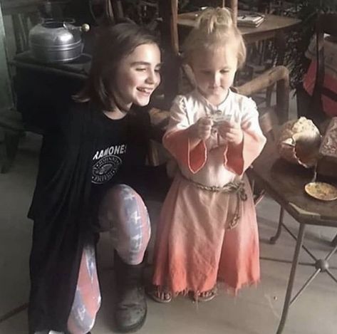 Presley Smith (Sunny Baudelaire) and Angelina Capozzoli (Beatrice Baudelaire) behind the scenes! Angelina Capozzoli, Beatrice Baudelaire, Sunny Baudelaire, Presley Smith, Baudelaire Children, A Series Of Unfortunate Events Quotes, A Series Of Unfortunate Events Netflix, Once Upon A Time Funny, Grunge Couple