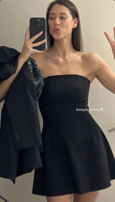 Strapless Dress Accessories, Ootd Brunch, Tube Dresses, Paris Outfit Ideas, Sorority Recruitment Outfits, Short Satin Dress, Rush Outfits, Recruitment Outfits, Black Dresses Classy