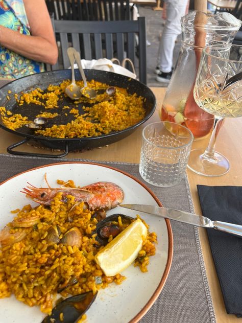 Ibiza Clubs, Seafood Paella, Ibiza Town, Bars And Clubs, Soul Food, Ibiza, Seafood, Restaurant, Ethnic Recipes