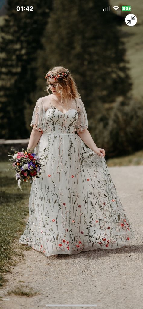 Nontraditional Plus Size Wedding Dress, Flowery Wedding Dress Boho, Nonwhite Wedding Dress Plus Size, Non Traditional Elopement Dress, Floral Wedding Dress Plus Size, Plus Size Floral Wedding Dress, Alternative Plus Size Wedding Dress, Unusual Wedding Dress, Plus Size Ballgown