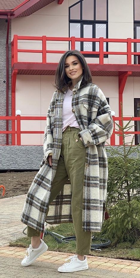 Check Shirt Outfit Women, Pretty Jackets, What To Wear With Cargo Pants, Check Shirts For Women, Checked Shirt Outfit, Stylish Mom Outfits, Oversized Shirt Outfit, Denim Styling, Shacket Outfit