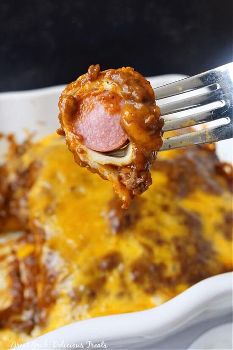 Chilli Cheese Dog Casserole, Chilli Dog Casserole, Chili Dog Recipe, Tortilla Roll Up, Hot Dog Pasta, Chilli Cheese Dogs, Chili Dog Bake, Baked Chili Cheese Dogs, Hot Dog Casserole