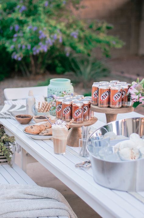 Who doesn't love a good root beer float when the weather gets warm?! In celebration of summer we're sharing an epic root beer float bar that's the perfect, easy way to throw a backyard summer party for kids, adults and everyone in between, plus we're teaching you how to make my dad's famous A&W root beer float, complete with whipped cream, sprinkles, chocolate chips & ice cream galore! #rootbeerfloat #summerpartyideas #kidspartyideas #rootbeerfloatbar Root Beer Float Party, Summer Party For Kids, Root Beer Float Station, Ice Cream Float Bar, A&w Root Beer Float, Root Beer Floats Party, Backyard Summer Party, Root Beer Float Popsicles, Root Beer Float Bar