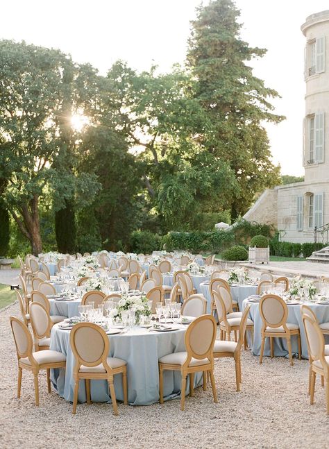 jannicke paal france wedding reception tables Bodas Boho Chic, Design Interior Modern, 30a Wedding, Wedding In France, Martha Weddings, Rose Gardens, Summer Wedding Decorations, Elegant Wedding Reception, Elegant Couple