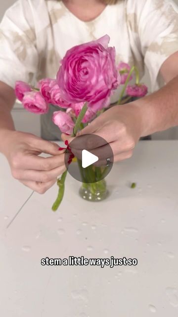 Flower Moxie on Instagram: "There are many different methods of wiring ranunculus. It can vary depending on the stem structure of the ranunculus or where the ranunculus is bent/broken. It’s handy to have all of these tricks in your tool belt!

#weddingflowers #diy #weddingdiy #weddingflowersdecor #ranunculus #diyflowersarrangement" Ranunculus Vase Arrangement, Ranunculus Arrangement, Flower Moxie, Bouquet Tutorial, Flower Arrangements Diy, Vase Arrangements, Tool Belt, Ranunculus, Diy Wedding