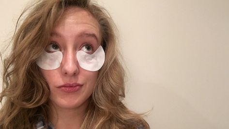 I Tried Every Eye De-Puffing Hack Out There & This Is What Happened Homemade Patches, Ice Mask, Natural Bleach, Eye Tricks, Swollen Eyes, Under Eye Patches, Under Eye Mask, Eye Patches, Puffy Eyes