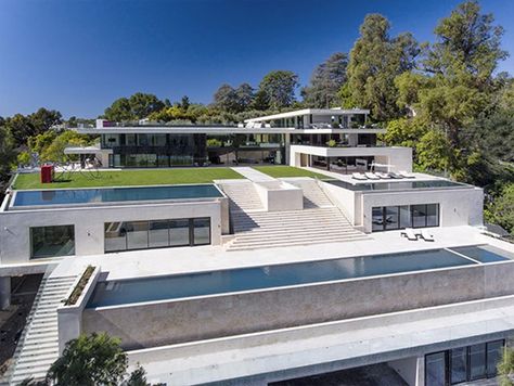 Beyonce and Jay Z's $120M LA Mansion | POPSUGAR Home Bel Air Mansion, Beverly Hills Mansion, تصميم للمنزل العصري, Beyonce And Jay Z, Beyonce And Jay, Modern Mansion, Los Angeles Homes, Celebrity Houses, Cool House Designs