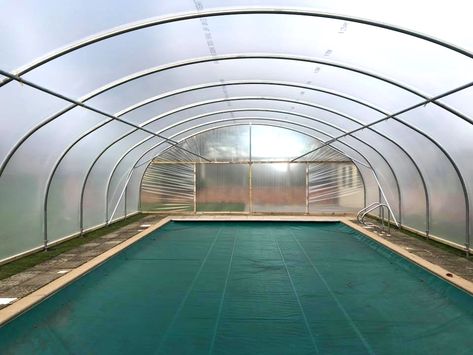 Swimming Pool Polytunnel Polly Tunnel, Greenhouse Pool, Pvc Greenhouse, Pool Enclosures, Pool Cover, Pool Ideas, Above Ground Pool, Pool Patio, Cool Pools