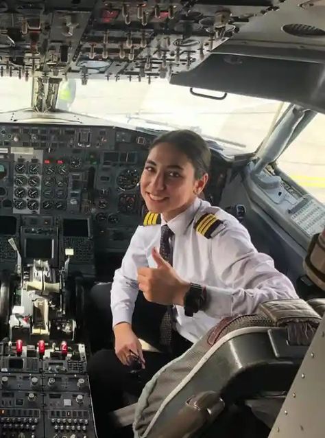 Pilot Career, Aviation Education, Student Pilot, Becoming A Pilot, Pilots Aviation, Too Much Estrogen, Flying Lessons, Airline Pilot, Female Pilot