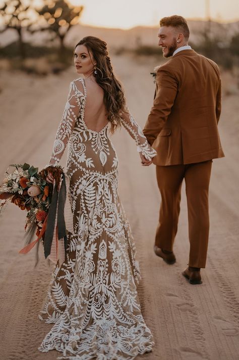 Desert Sage Bohemian Bridal Shoot in Joshua Tree - Hey Wedding Lady Desert Wedding Dress, Western Themed Wedding, Western Wedding Dresses, Desert Sage, Country Theme Wedding, Sedona Wedding, Estilo Country, Bohemian Bridal, Floral Wedding Dress