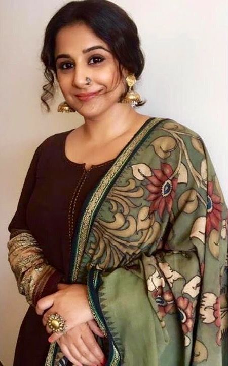 Kalamkari Kurta, Kalamkari Blouse Designs, Kalamkari Dresses, Kalamkari Designs, Kalamkari Blouse, Anarkali Dress Pattern, Simple Kurti Designs, Vidya Balan, Kurti Designs Latest