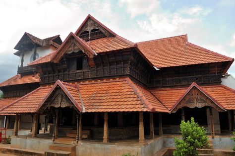 Traditional Kerala House, Traditional Indian Houses, Kerala Traditional House, Kerala Architecture, Indian Houses, India House, India Architecture, Kerala House, Wallpaper Summer