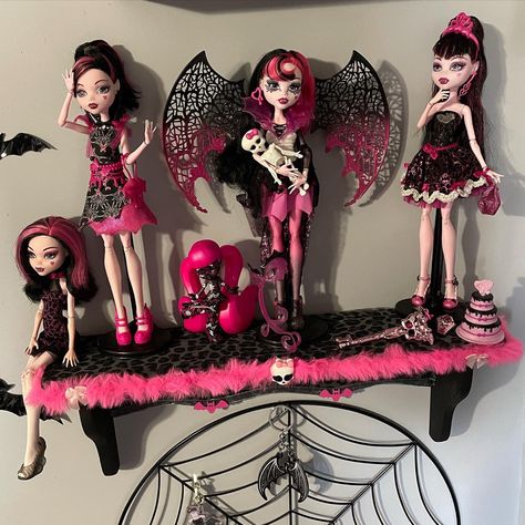 Og Monster High Dolls, Calling All The Monsters, Monster High Room, Monster High Doll Clothes, Pink Goth, Monster High Pictures, Moster High, Living Dead Dolls, Monster High Art