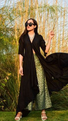 Cape Dresses, Cape Top, Black Kaftan, Casual Indian Fashion, Indian Dresses Traditional, Palazzo Set, Trendy Dress Outfits, Boutique Dress Designs, Party Wear Indian Dresses