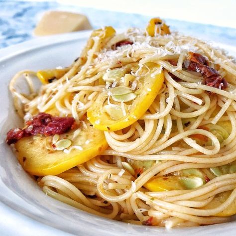 Pasta With Yellow Squash, Yellow Squash Pasta, Squash Pasta Recipes, Summer Squash Pasta, Squash Pasta Recipe, Meatless Entrees, Yellow Squash Recipes, Pasta Cheese, Squash Pasta