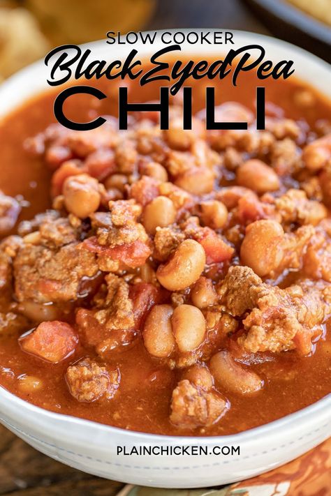 Black Eyed Pea Chili - seriously delicious!! So simple and it tastes great! All you need is come cornbread and dinner is done! Ground beef, sausage, onion, garlic, tomato paste, diced tomatoes, Rotel, beef broth, cumin, chili powder, paprika, red pepper and black eyed peas. Great for potlucks and parties. Leftovers are good on top of a baked potato! YUM! #chili #slowcooker #soup Chili With Black Eyed Peas, Black Eye Pea Chili, Black Eyed Peas Leftovers, Black Eyed Peas Chili Recipe, Black Eyed Pea Chili, Leftover Black Eyed Peas Recipes, Blackeyed Pea Soup, Chill Recipes, Blackeyed Pea Recipes