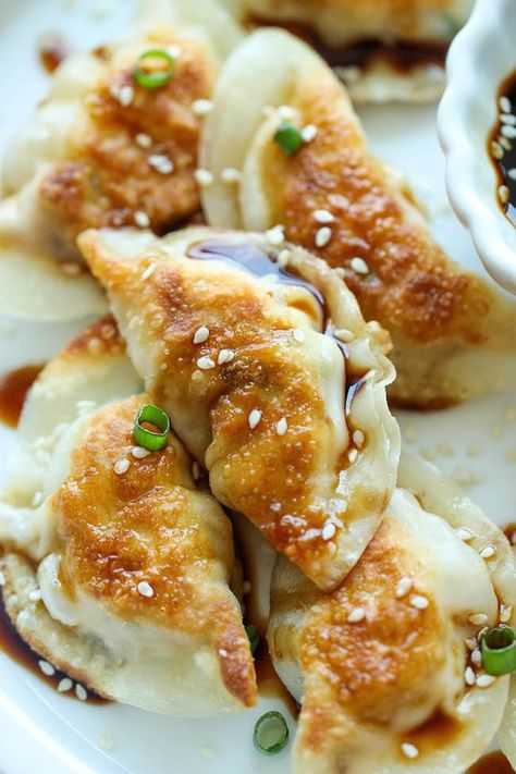 Chicken Potstickers, Potstickers Recipe, Sesame Chicken, Wontons, God Mat, Think Food, Freezer Friendly, Taco Bell, Diet Keto