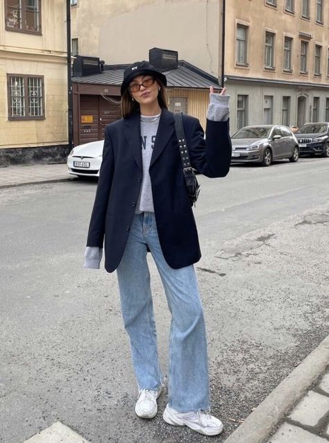 Blazer Sweatshirt Outfit, Oversized Blazer Outfit Winter, Oversized Blazer Outfit, Outfit Korean Style, Street Style Aesthetic, Japan Outfit, Outfit Korean, Blazer Outfit, Everyday Fashion Outfits