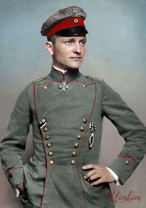 Manfred Von Richthofen, Ww1 Soldiers, Colorized Photos, German Uniforms, Flying Ace, German History, Red Baron, German Army, Military Uniform