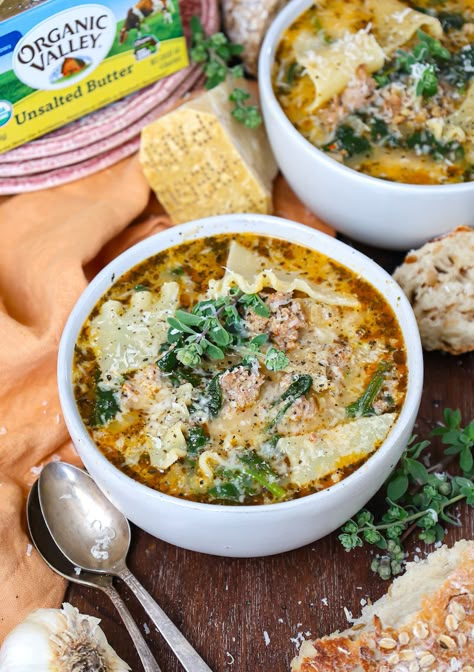 Creamy Italian White Lasagna Soup Authentic French Baguette Recipe, Lasange Recipe, Sausage Lasagna Soup, White Lasagna Soup, Lasagne Soup, Flour Chicken, Italian Sausage Lasagna, White Chicken Lasagna, Cozy Soups