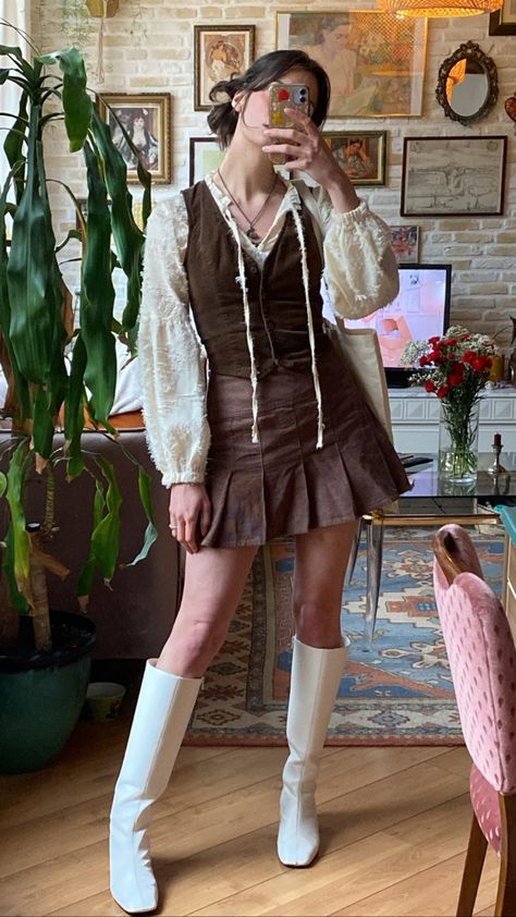 70s outfit / seventies aesthetic / 70s style / white gogo boots / spring outfit ideas / spring outfit inspiration Outfit Ideas With Gogo Boots, Styling White Gogo Boots, 70s Outfits With Skirt, Kasey Musgraves Outfits, 60s Boots Outfit, Gogo Boot Outfit, 70s Classy Fashion, Spring 70s Outfit, White Gogo Boots Outfit 70s