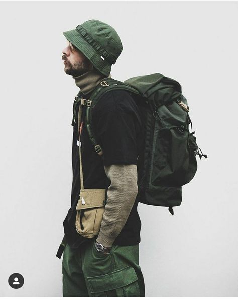 Hiking Fashion, Mens Outfit Inspiration, Outdoor Fashion, Streetwear Men Outfits, Hiking Outfit, Outdoor Wear, Character Outfits, Contemporary Fashion, Mens Street Style