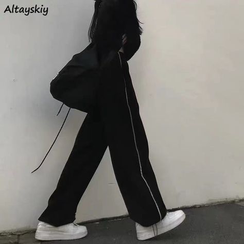 Black Sweatpants Outfit Korean, Black Trousers Casual, Style Wide Leg Pants, Streetwear Korean, Striped Pant, Striped Sweatpants, Casual Sweatpants, Y2k Aesthetic Outfits, Streetwear Fashion Women