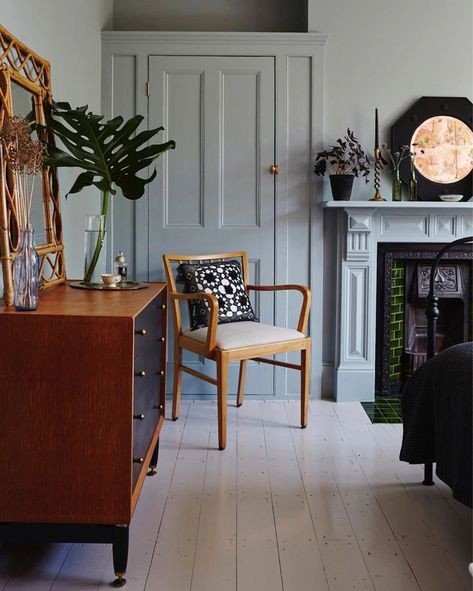 Dusted blue walls interior with painted door Edwardian House Interior, Edwardian Terrace House, Victorian Terrace Interior, White Floorboards, Dix Blue, Blue Paint Color, Earthy Home Decor, 1930s House, Celestial Blue