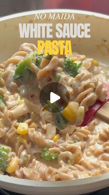 Preetha Athrey on Instagram: "WHITE SAUCE PASTA (NO MAIDA, HEALTHY & NUTRITIOUS)  This guilt-free, no maida pasta is an absolute must-have. Made with a little whole wheat att and lots of veggies and quinoa pasta this is perfect for children or adults  Takes literally 15 mins to prepare so get ready to Indulge in the delectable goodness of a guilt-free white sauce pasta that embraces a healthier twist by eliminating refined flour (maida).  Give this the ultimate go-to for a quick recipe a try and home and follow my channel for more such easy-to-make delicious recipes and like, share and comment 😍  Ingredients: * For the sauce - 1 tbsp whole wheat atta, 1/2 cup milk, 1 tsp mixed herbs, 1/2 tsp chilli flakes  * 1 cup boiled pasta (you can use any pasta of choice, I am using Quinoa pasta * 1 Whole Wheat Pasta Recipe Healthy Easy, Quick White Sauce For Pasta, Wheat Pasta Recipes Healthy, White Pasta Recipes, White Sauce Pasta Recipes, How To Prepare Pasta, Pasta Recipes Vegetarian Indian, Whole Wheat Pasta Recipe, Souse Recipe