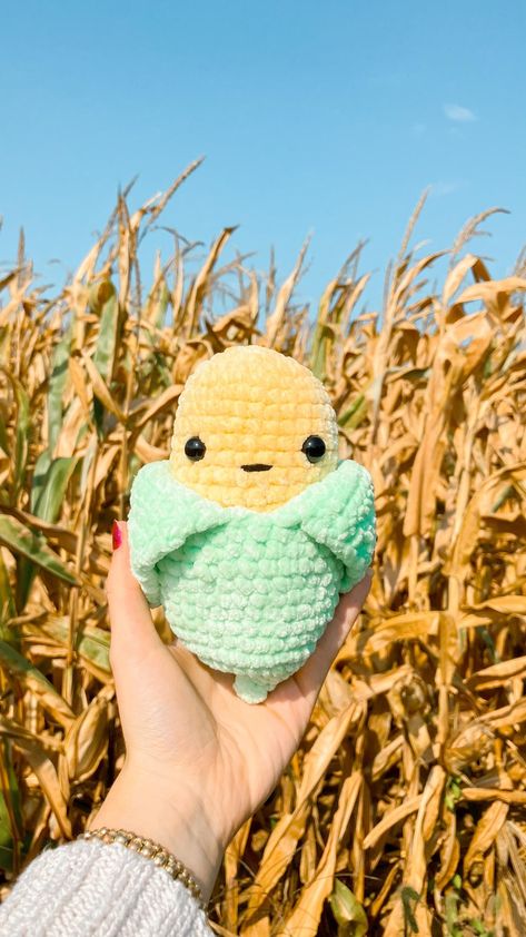 Crocheted Corn plushies made from the softest plush yarn and very loveable! It's the perfect fall as a gift for a loved one or for you!  This product is made to order so each plushie is handmade with love and time for each customer! Stuffed firmly to ensure lasting quality.  Please allow 1-2 weeks for arrival after purchasing <3  -pattern by beccis__plushies **Please note: Small differences to the photos may occur due to each piece being made by hand. Some parts of the plushie could become misshapen in shipping but can be put back in place. If some strings pop out or holes appear over time, its nothing a regular needle cant fix!  **Product is not intended for pets and not recommended for children under 3 years old due to the small plastic safety eyes. Cutest Crochet Creations, Crochet Stuffed Bee, Crochet Ideas With Yellow Yarn, Yellow Crochet Plushies, Yellow Things To Crochet, Crochet Animals Cute, Crochet Food Animals, Silly Crochet, Crochet Cute Amigurumi