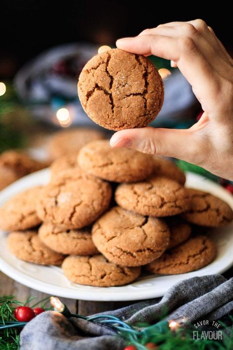 Cardamom Snaps: these chewy, aromatic Christmas cookies are similar to gingersnaps. Each bite of these soft cookies is perfumed by the festive aroma of cardamom. Make these easy cookies today! | www.savortheflavour.com #savortheflavour #cardamom #cardamomsnaps #Christmascookies #gingersnaps Cardamom Ginger Cookies, Ginger Cardamom Cookies, Swedish Cardamom Cookies, Cookies With Cardamom, Orange Spice Cookies, Winter Biscuits, Cardamom Cookies Recipe, Cardamom Recipes, Scandinavian Cooking