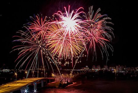 How to Take Awesome Photos of Fireworks - Scott Kelby's Photoshop Insider Fireworks Landscape, Fireworks Photography, Landscape Photography Tips, Photo Fun, The Fourth Of July, Photoshop Photography, Photography Techniques, How To Take, Photography Tips