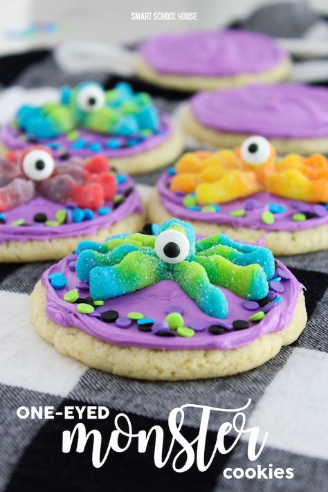 Halloween Punch For Kids, Halloween Cookie Designs, Easy Halloween Cookies, Monster Treats, Halloween Cookie Recipes, Perfect Sugar Cookies, Halloween Cookies Decorated, Sugar Cookie Mix, Halloween Sugar Cookies