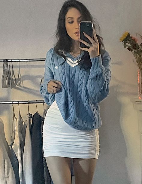 Aesthetic Pencil Skirt Outfit, Mini Skirt Outfits Aesthetic, White Bodycon Skirt Outfit, Blue Sweater Skirt Outfit, Pencil Skirt Outfits Aesthetic, Cute Blue And White Outfits, Blue Sweater And Skirt Outfit, White Mini Skirt Outfit Winter, White And Blue Outfit Aesthetic