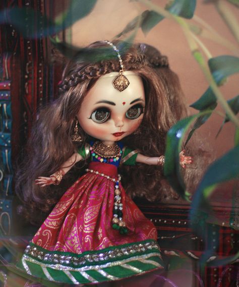 Mini Photoshoot, Art Science, Dream Doll, Custom Blythe, Science Art, Hi Guys, Henna Designs, Blythe Dolls, Middle East