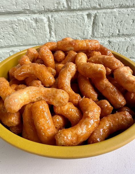 Caramel Candied Cheetos Coyote Droppings Recipe, Caramel Cheetos Recipe, Homemade Cheetos Recipes, Carmel Covered Cheetos, Carmel Cheetos, Candy Cheetos, Candied Cheetos, Caramel Bugles Recipe, Caramel Cheetos