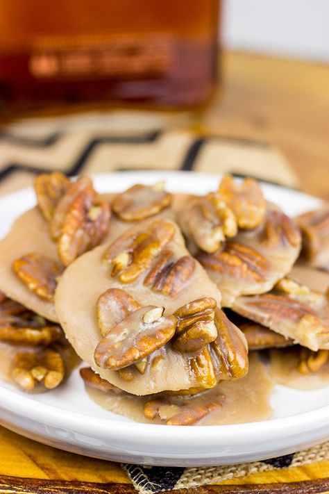 Take classic pralines to a whole new level with these Bourbon Pecan Pralines! Praline Recipe, Pecan Desserts, Stuffed Grape Leaves, Banana Pudding Cheesecake, Sugared Pecans, Best Dinner, Pecan Pralines, Candy Recipes Homemade, Pecan Recipes