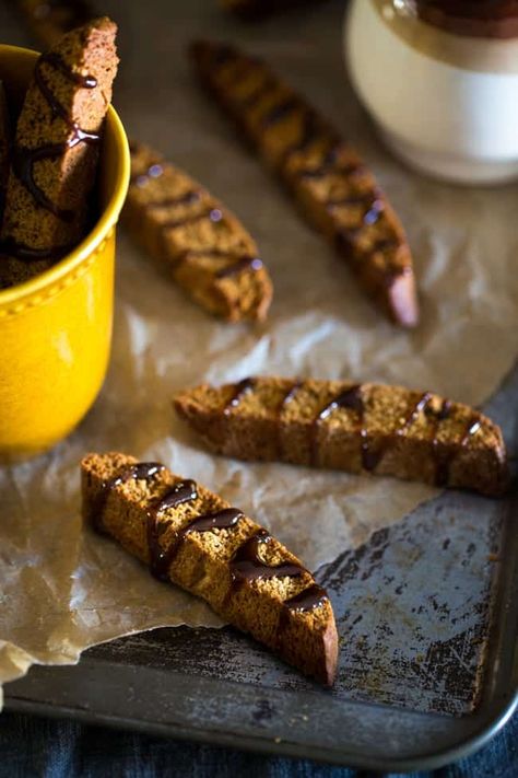 Gluten Free Gingerbread Biscotti with Coffee Glaze - These Gingerbread gluten free biscotti are made with oat flour and have a sweet coffee glaze! They're a healthy Christmas cookie that are only 106 calories! | Foodfaithfitness.com | @FoodFaithFit Gluten Free Biscotti, Gingerbread Biscotti, Healthy Christmas Cookies, Quick Cookies, Gluten Free Gingerbread, Eat Cookies, Healthy Christmas, Candied Ginger, Sweet Coffee