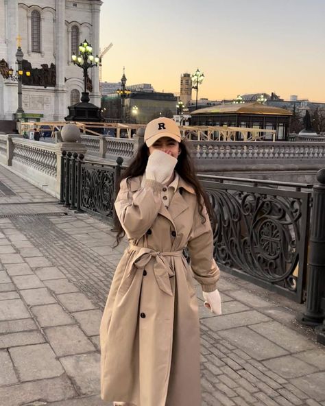 Istanbul Poses, Navpreet Kaur, College Formal, Trench Outfit, Glamping Weddings, Iranian Fashion, Bride Photography Poses, University Style, Elegant Outfit Classy